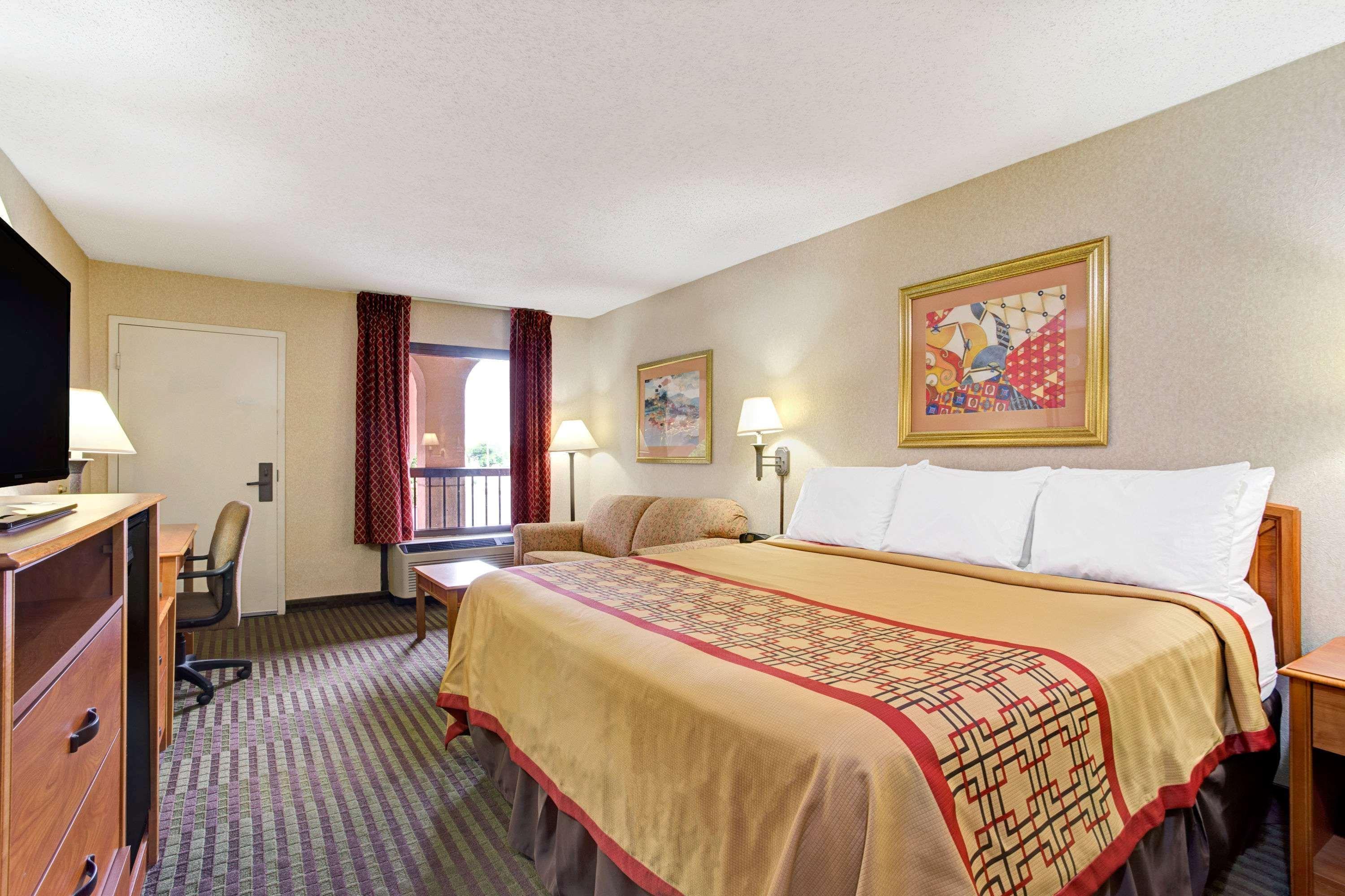 Hotel Days By Wyndham Wilson